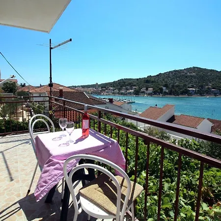 Apartments By The Sea Tisno, Murter - 5136 *